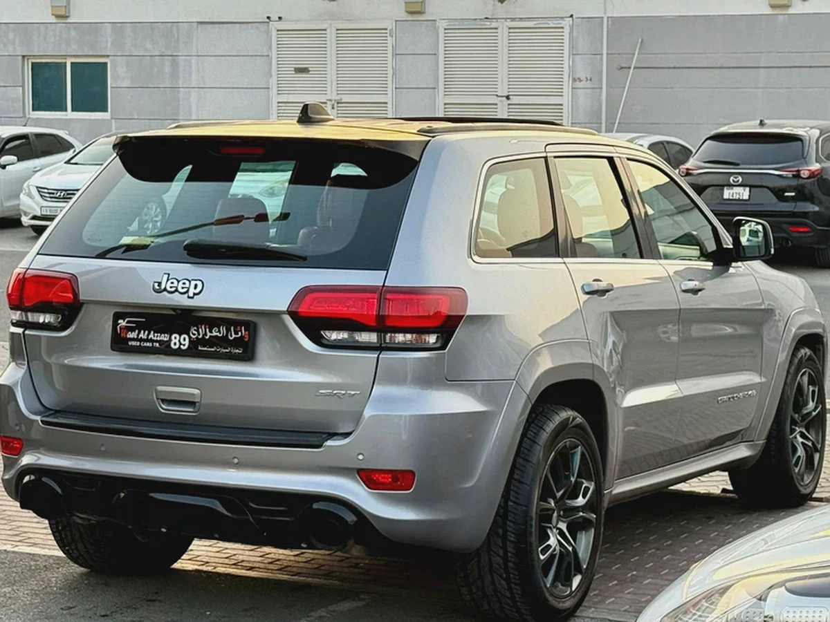 Jeep SRT, 2015 GCC, fully loaded, in very good condition.-4-4