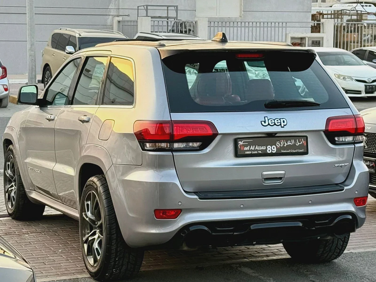 Jeep SRT, 2015 GCC, fully loaded, in very good condition.-5-5