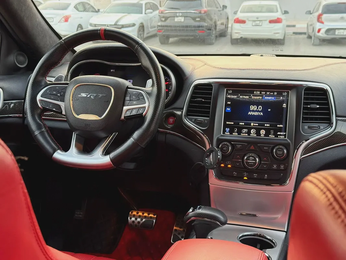 Jeep SRT, 2015 GCC, fully loaded, in very good condition.-10-10