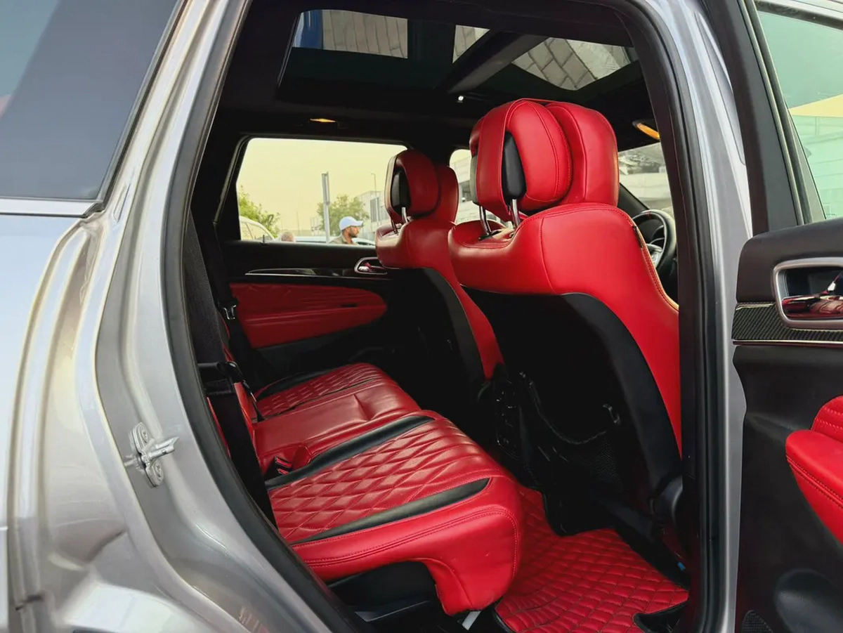 Jeep SRT, 2015 GCC, fully loaded, in very good condition.-12-12