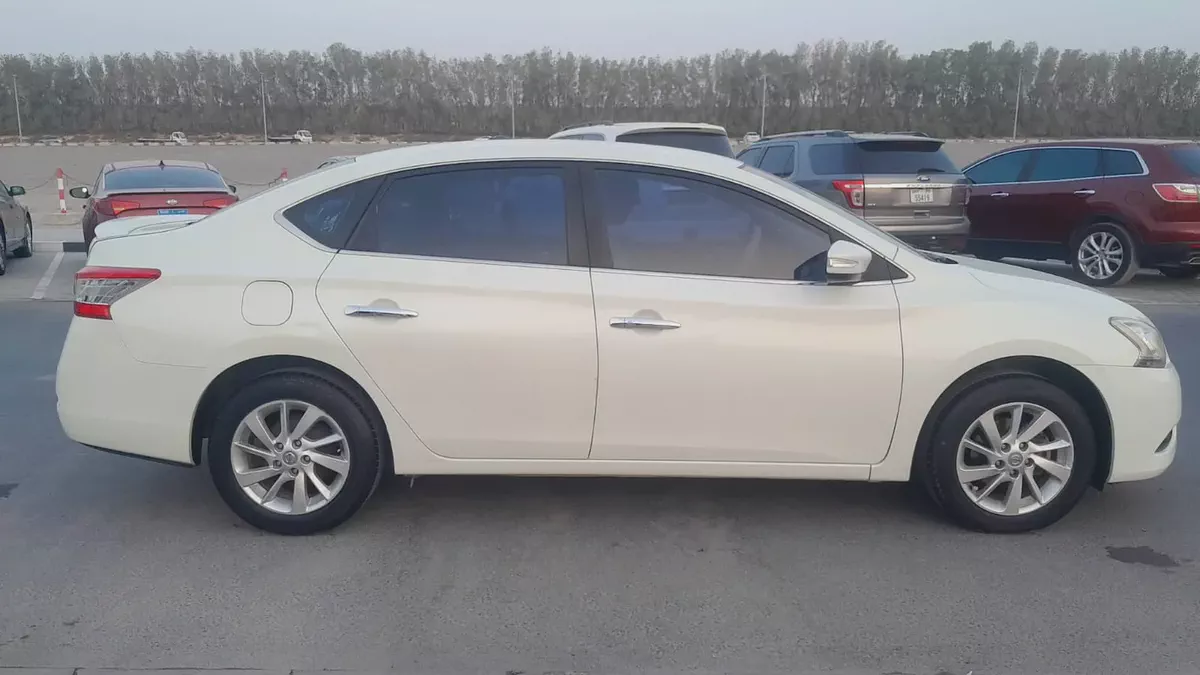 Nissan Sentra 2015 SV | GCC Specs | Well Maintained-2-2