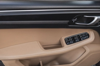 Porsche Macan 2021-13