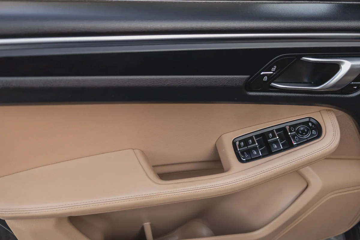 Porsche Macan 2021-13-13