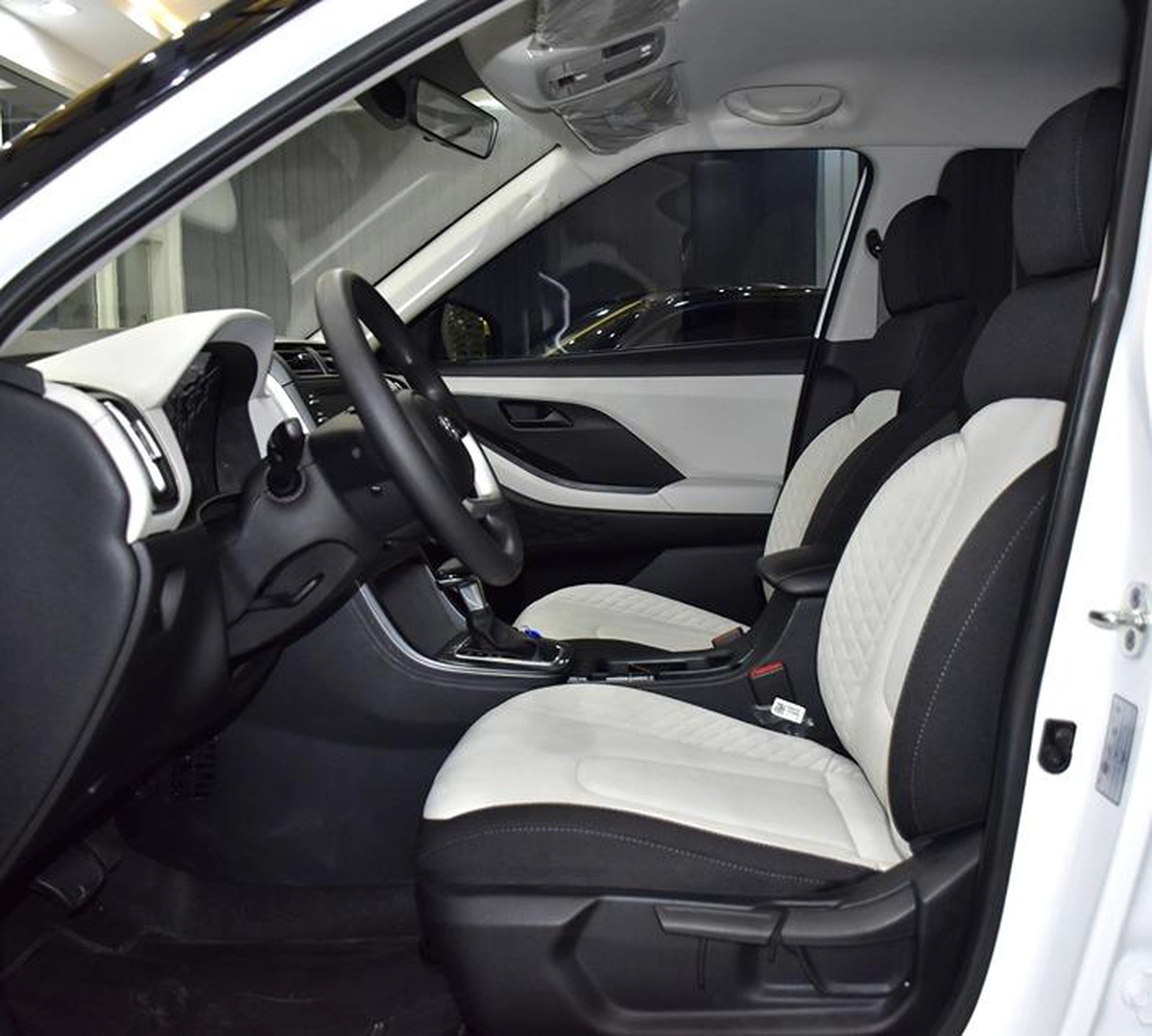 Hyundai Creta ( 2024 Model ) in White Color GCC Specs