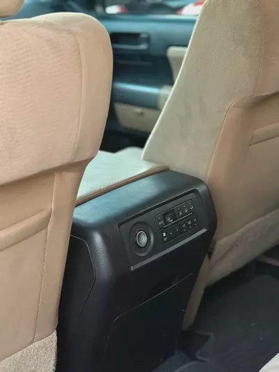 Toyota Sequoia SR5 2016 | GCC Specs | Well Maintained Family SUV-9