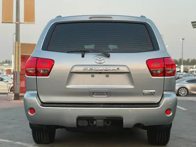 Toyota Sequoia SR5 2016 | GCC Specs | Well Maintained Family SUV-10