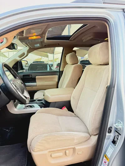 Toyota Sequoia SR5 2016 | GCC Specs | Well Maintained Family SUV-4