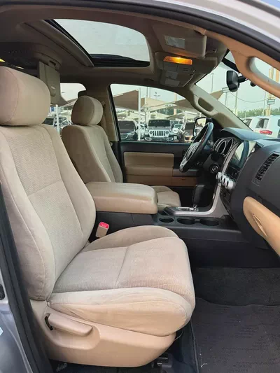 Toyota Sequoia SR5 2016 | GCC Specs | Well Maintained Family SUV-5