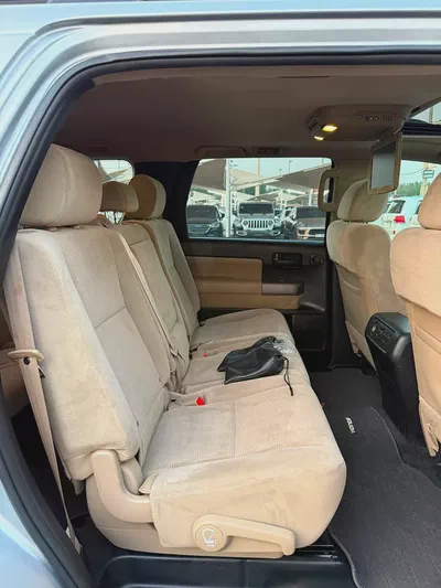 Toyota Sequoia SR5 2016 | GCC Specs | Well Maintained Family SUV-7