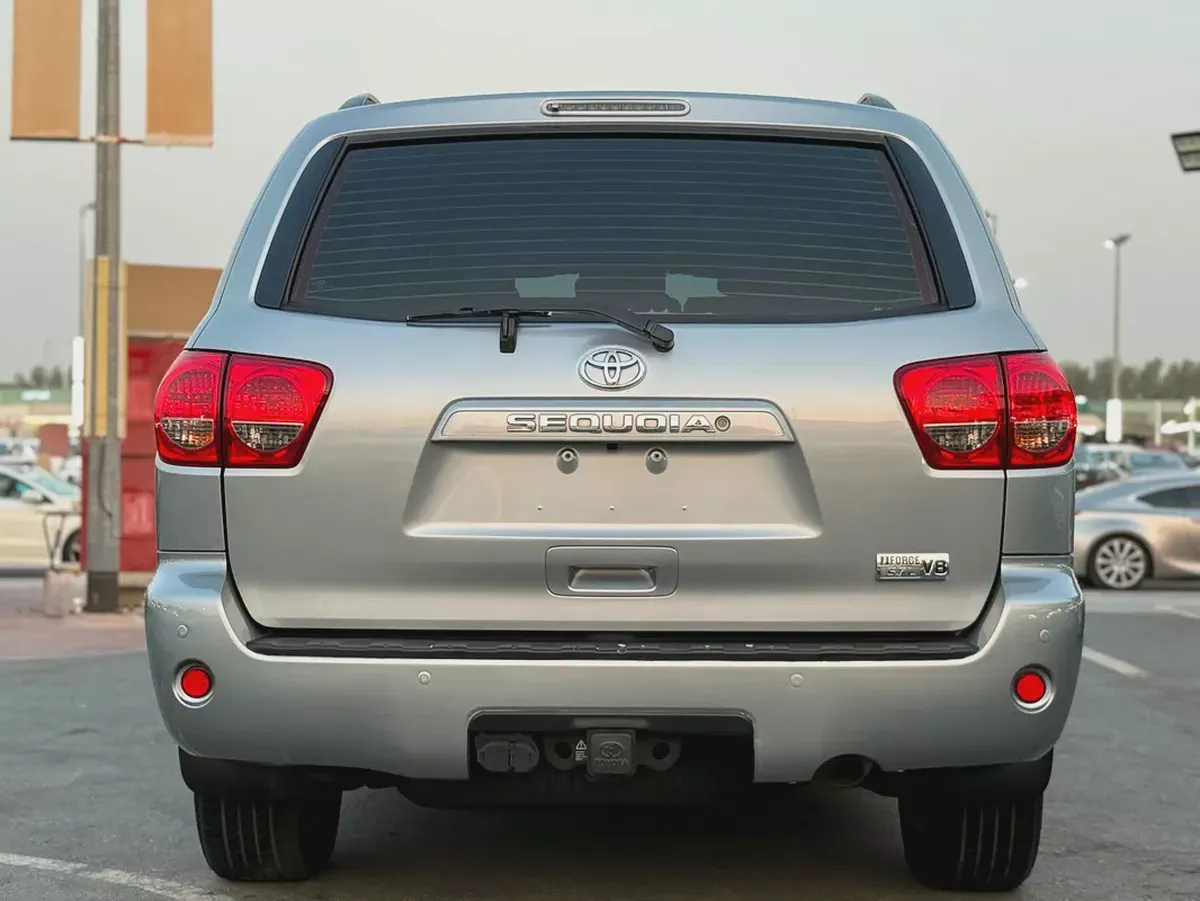 Toyota Sequoia SR5 2016 | GCC Specs | Well Maintained Family SUV-10-10