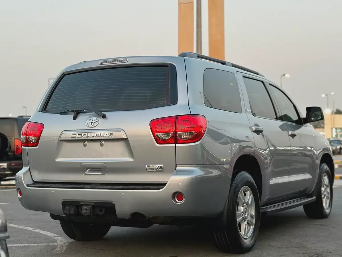 Toyota Sequoia SR5 2016 | GCC Specs | Well Maintained Family SUV-11-11