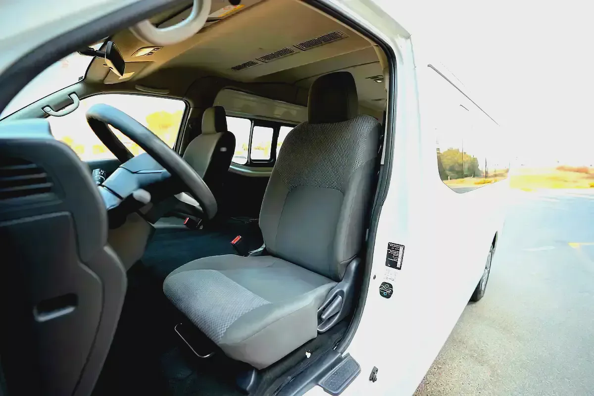 High-Roof 13-Seater Passenger Van | Manual | GCC Specs | Ref#N85144-7-7