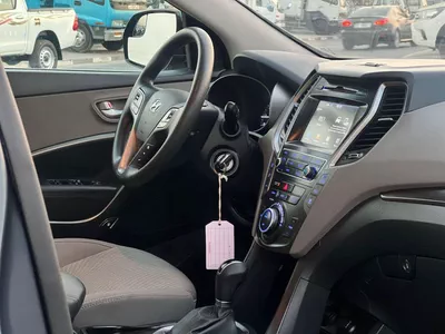 Hyundai Santa Fe STANDARD 2019 Hyundai Santa Fe - 3.3L V6 - Apple & Android Play - 7 Seater - 42000 Mileage - 41999 AED-14