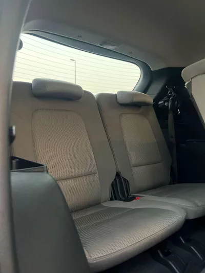 Hyundai Santa Fe STANDARD 2019 Hyundai Santa Fe - 3.3L V6 - Apple & Android Play - 7 Seater - 42000 Mileage - 41999 AED-16