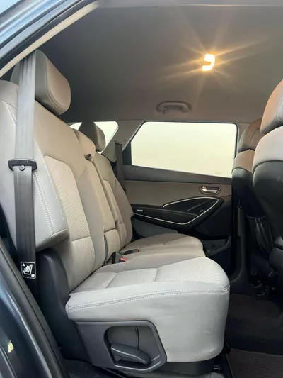 Hyundai Santa Fe STANDARD 2019 Hyundai Santa Fe - 3.3L V6 - Apple & Android Play - 7 Seater - 42000 Mileage - 41999 AED-17