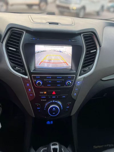 Hyundai Santa Fe STANDARD 2019 Hyundai Santa Fe - 3.3L V6 - Apple & Android Play - 7 Seater - 42000 Mileage - 41999 AED-19