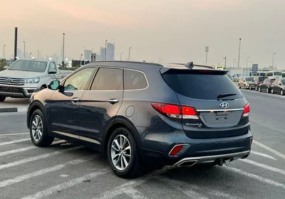 Hyundai Santa Fe STANDARD 2019 Hyundai Santa Fe - 3.3L V6 - Apple & Android Play - 7 Seater - 42000 Mileage - 41999 AED-4