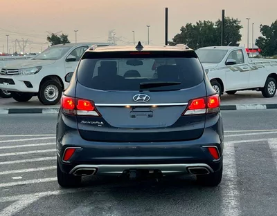 Hyundai Santa Fe STANDARD 2019 Hyundai Santa Fe - 3.3L V6 - Apple & Android Play - 7 Seater - 42000 Mileage - 41999 AED-5