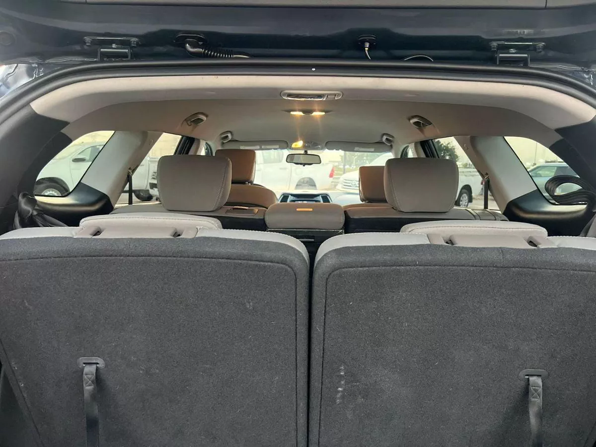 Hyundai Santa Fe STANDARD 2019 Hyundai Santa Fe - 3.3L V6 - Apple & Android Play - 7 Seater - 42000 Mileage - 41999 AED-21-0