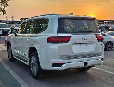 Toyota Land Cruiser VX || 4.0L PETROL V6 | RADAR | BIG DVD | LEATHER WITH MEMORY SEATS (CODE#VX4MA)-5