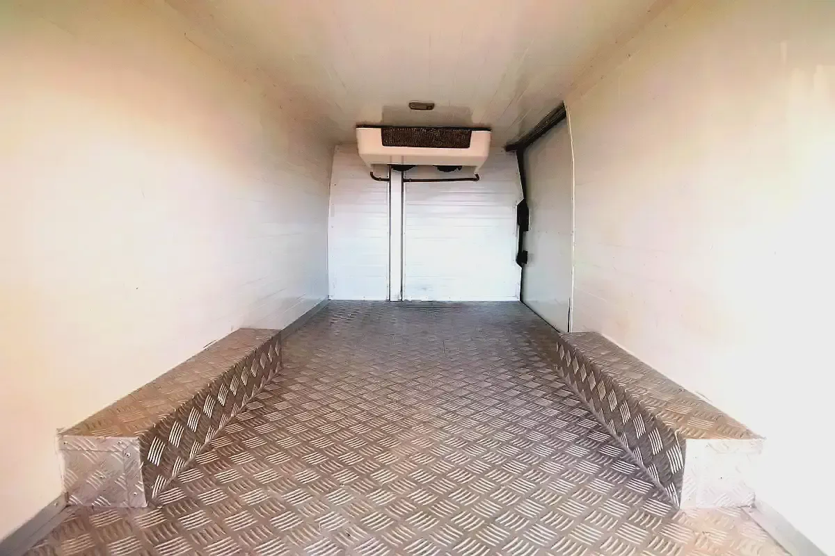 Standard Roof Chiller Van | Manual | GCC Specs | Ref#N32515-6-6