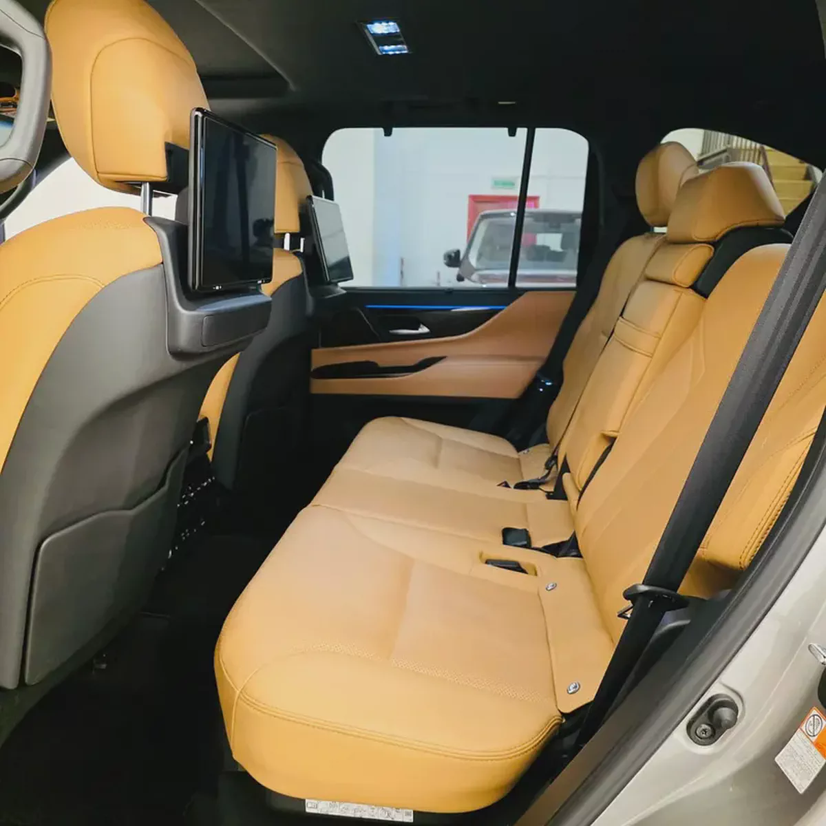 AED 7034 PM | LEXUS LX 600 SIGNATURE 2024 | UNDER AGENCY WARRANTY & SERVICE CONTRACT AUG 2030 | GCC-16-16