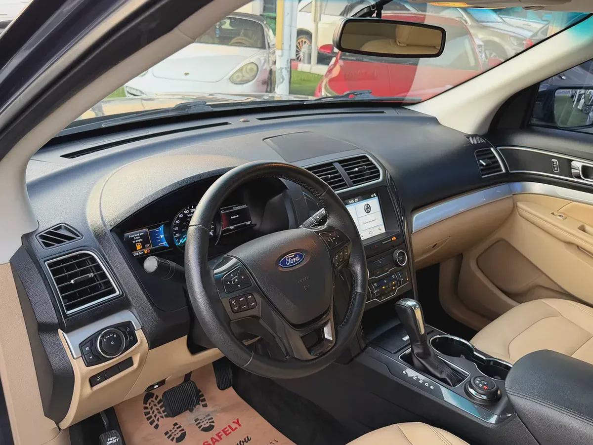 Ford Explorer- XLT -2017 -GCC -FREE ACCIDENT—FULL OPTIONS-LOW MILAGE-EXCELLENT CONDITION-15-15
