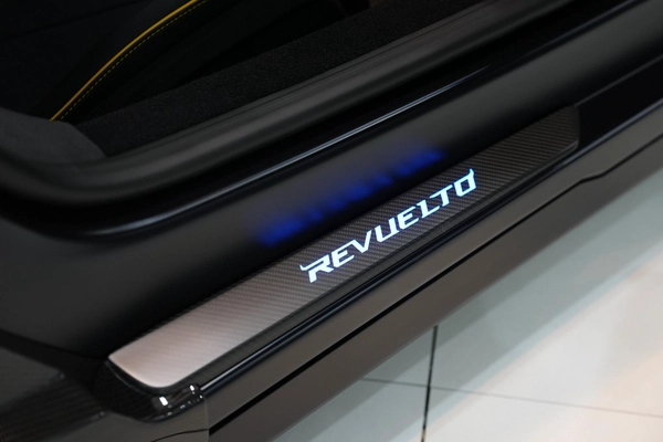 Lamborghini Revuelto 2025