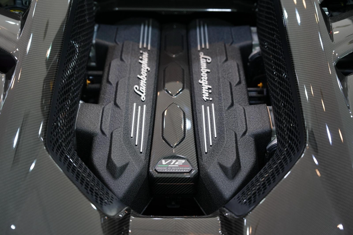Lamborghini Revuelto 2025-18-18