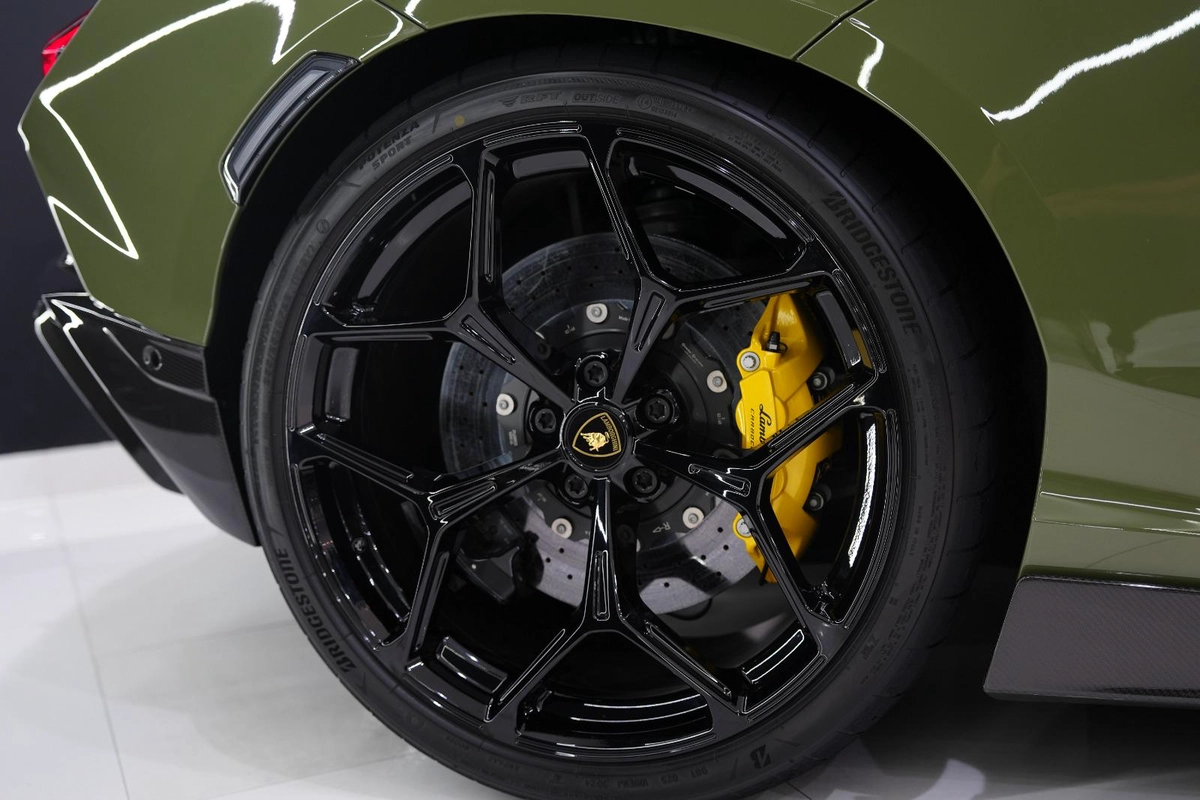 Lamborghini Revuelto 2025-22-22
