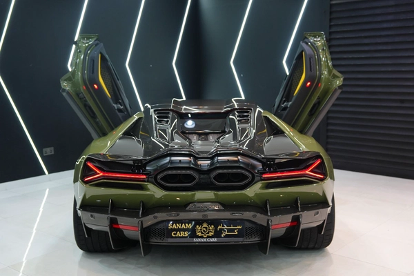Lamborghini Revuelto 2025