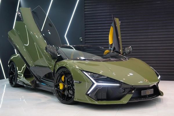 Lamborghini Revuelto 2025