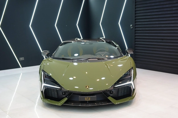 Lamborghini Revuelto 2025