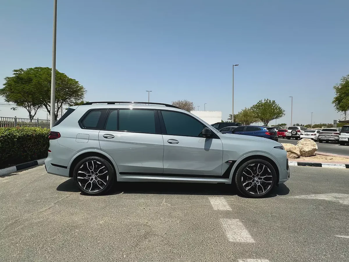 BMW X7 M60i 2023 GCC under warranty-2-2