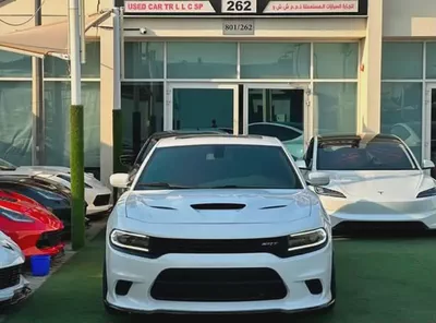 DODGE CHARGER HELLCAT SRT GCC 2017 Original paint  perfect condition zero accidents-1