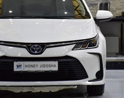 Toyota Corolla Hybrid ( 2020 Model ) in White Color GCC Specs-4