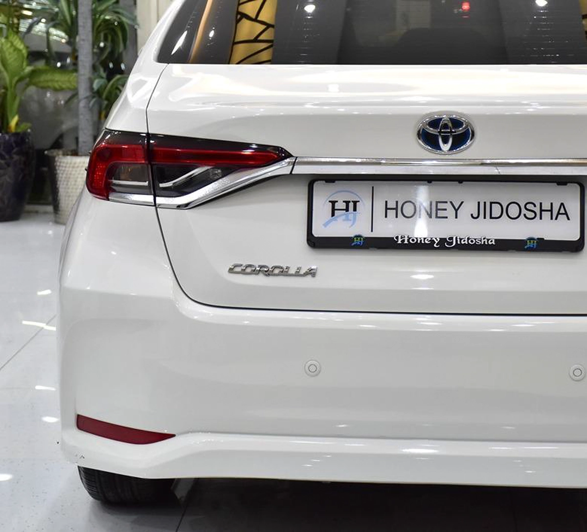 Toyota Corolla Hybrid ( 2020 Model ) in White Color GCC Specs