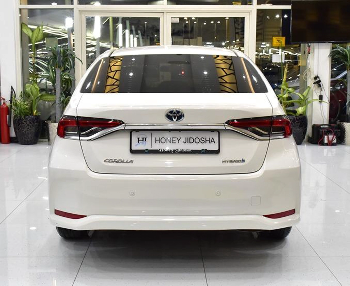Toyota Corolla Hybrid ( 2020 Model ) in White Color GCC Specs