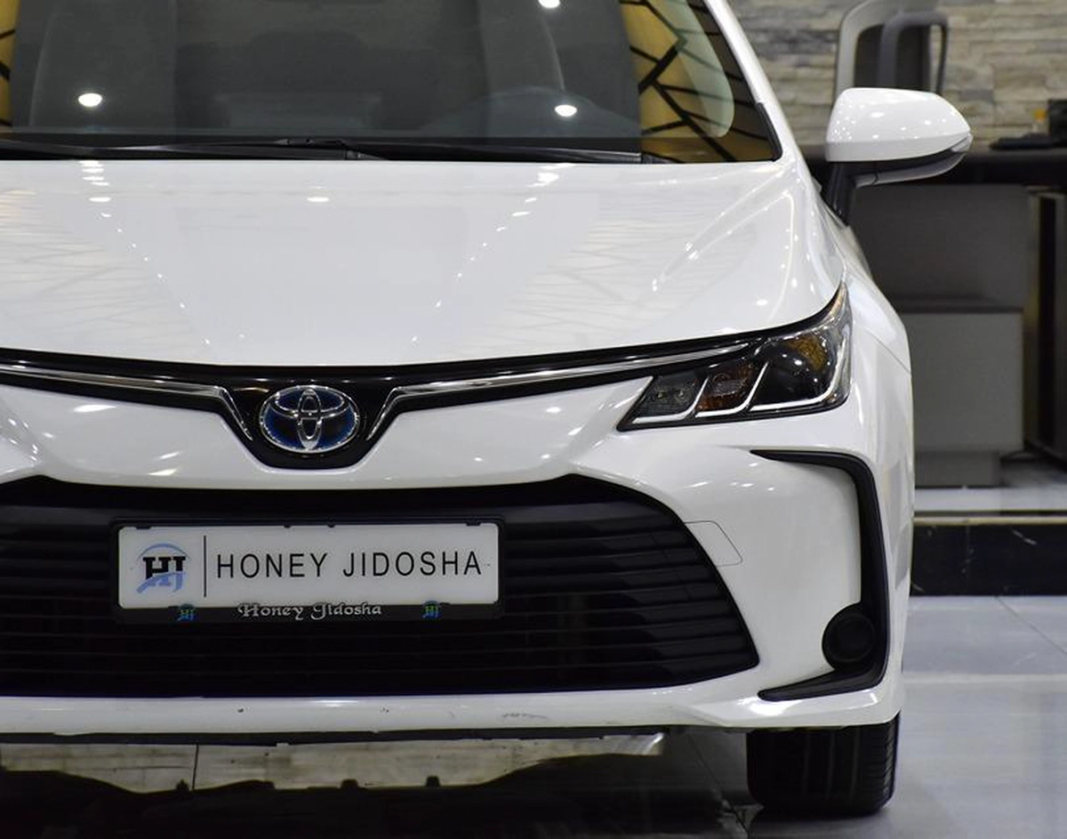 Toyota Corolla Hybrid ( 2020 Model ) in White Color GCC Specs