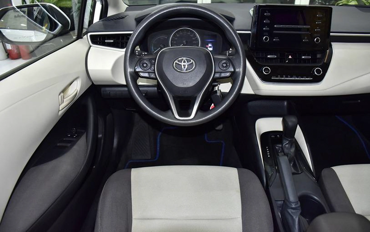 Toyota Corolla Hybrid ( 2020 Model ) in White Color GCC Specs