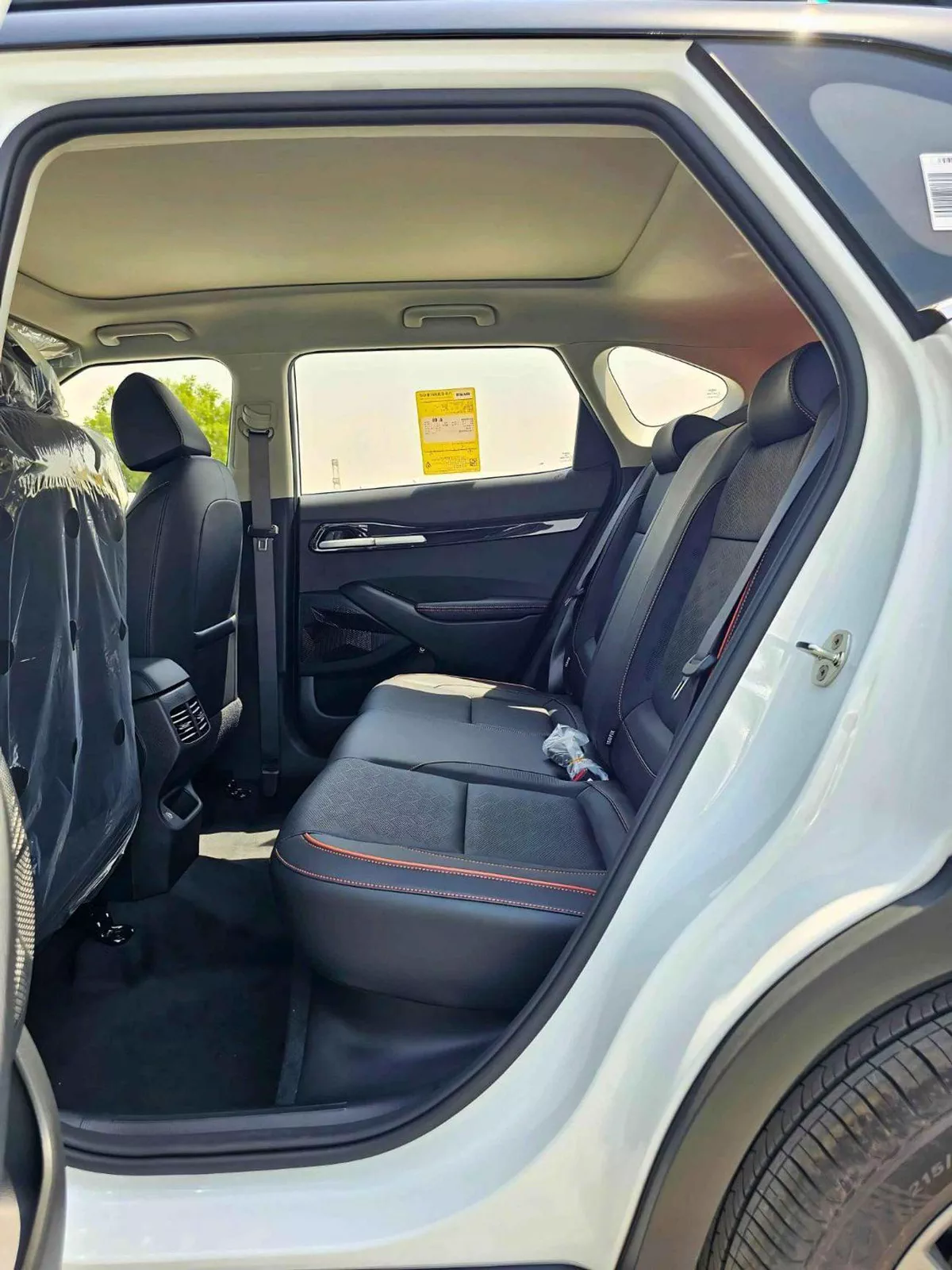 Kia Seltos CVT LUXURY/ DUAL TONE WITH BLACK ROOF / PANORAMIC ROOF/ 1.5L V4 PETROL CHINES SPECS (CODE#KSLL)-11-0
