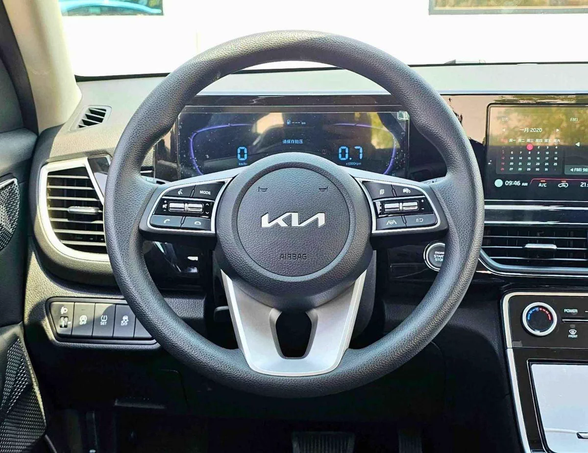 Kia Seltos CVT LUXURY/ DUAL TONE WITH BLACK ROOF / PANORAMIC ROOF/ 1.5L V4 PETROL CHINES SPECS (CODE#KSLL)-14-0