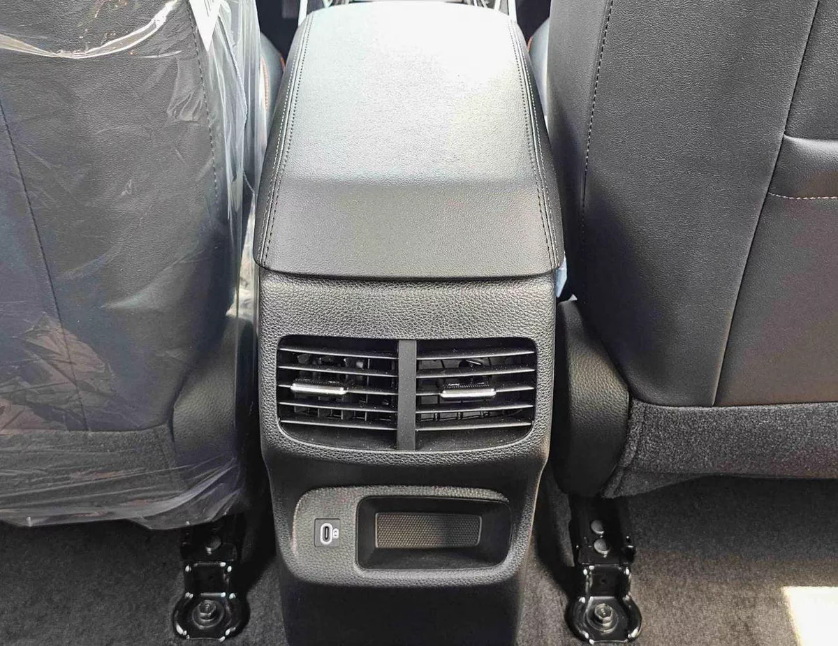 Kia Seltos CVT LUXURY/ DUAL TONE WITH BLACK ROOF / PANORAMIC ROOF/ 1.5L V4 PETROL CHINES SPECS (CODE#KSLL)-21-0
