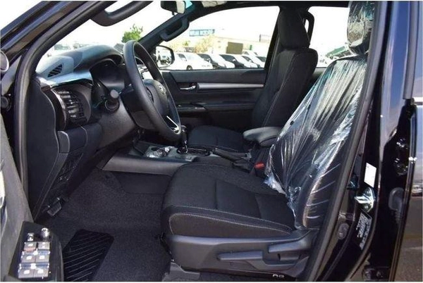 Toyota Hilux ADVENTURE 4.0L V6 2025