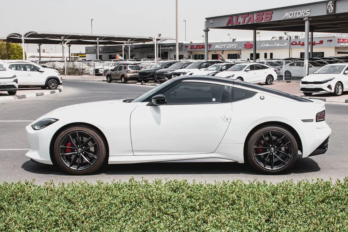 NISSAN Z PERFORMANCE | GCC SPES | 3.0-L  TWIN-TURBO  | UNDER WARRANTY-4-4