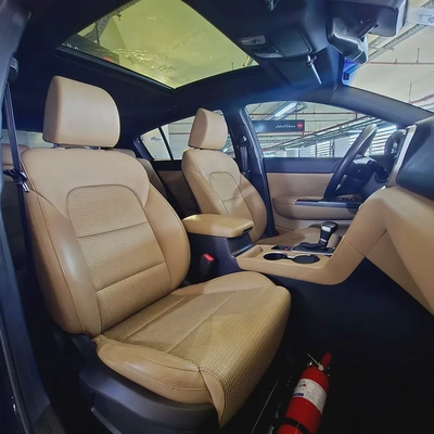 AGENCY SERVICE HISTORY PANORAMIC ROOF LEATHER SEAT CAMERA SCREEN FULL OPTION 2020 II GCC Specs-6