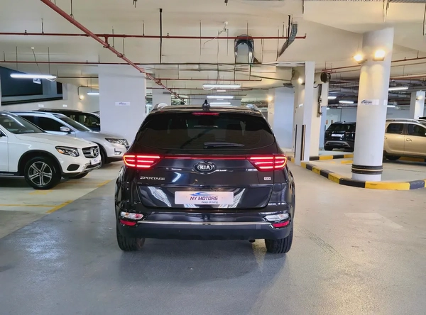 AGENCY SERVICE HISTORY PANORAMIC ROOF LEATHER SEAT CAMERA SCREEN FULL OPTION 2020 II GCC Specs