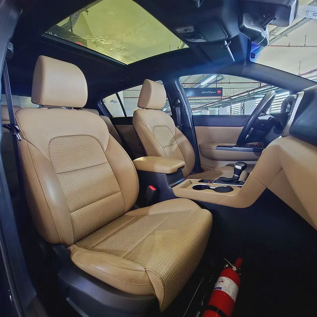 AGENCY SERVICE HISTORY PANORAMIC ROOF LEATHER SEAT CAMERA SCREEN FULL OPTION 2020 II GCC Specs-6-6