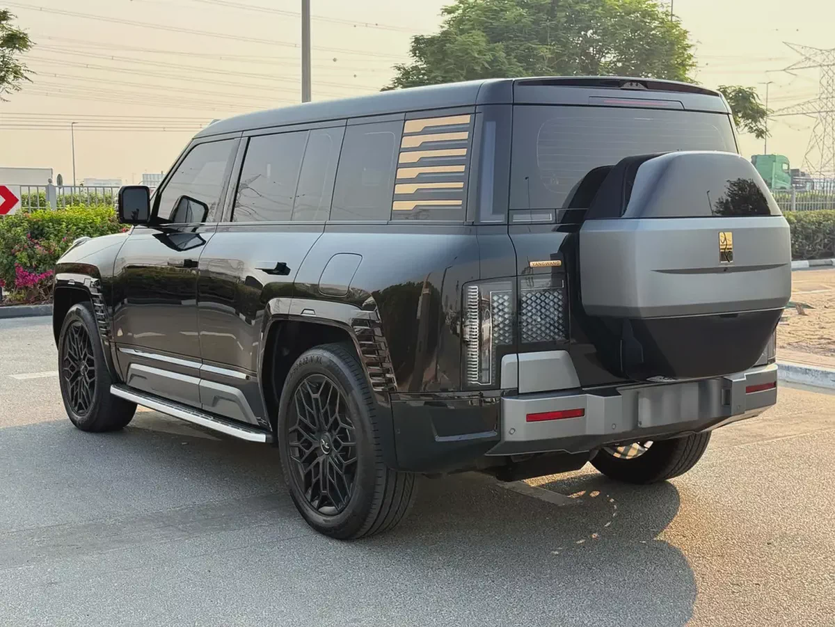2025 YangWang U8 Premium Edition GCC Specs-18-18