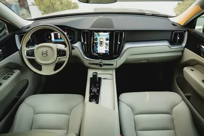 Volvo XC60 B5 FWD MOMENTUM 2022 Low Mileage GCC-19